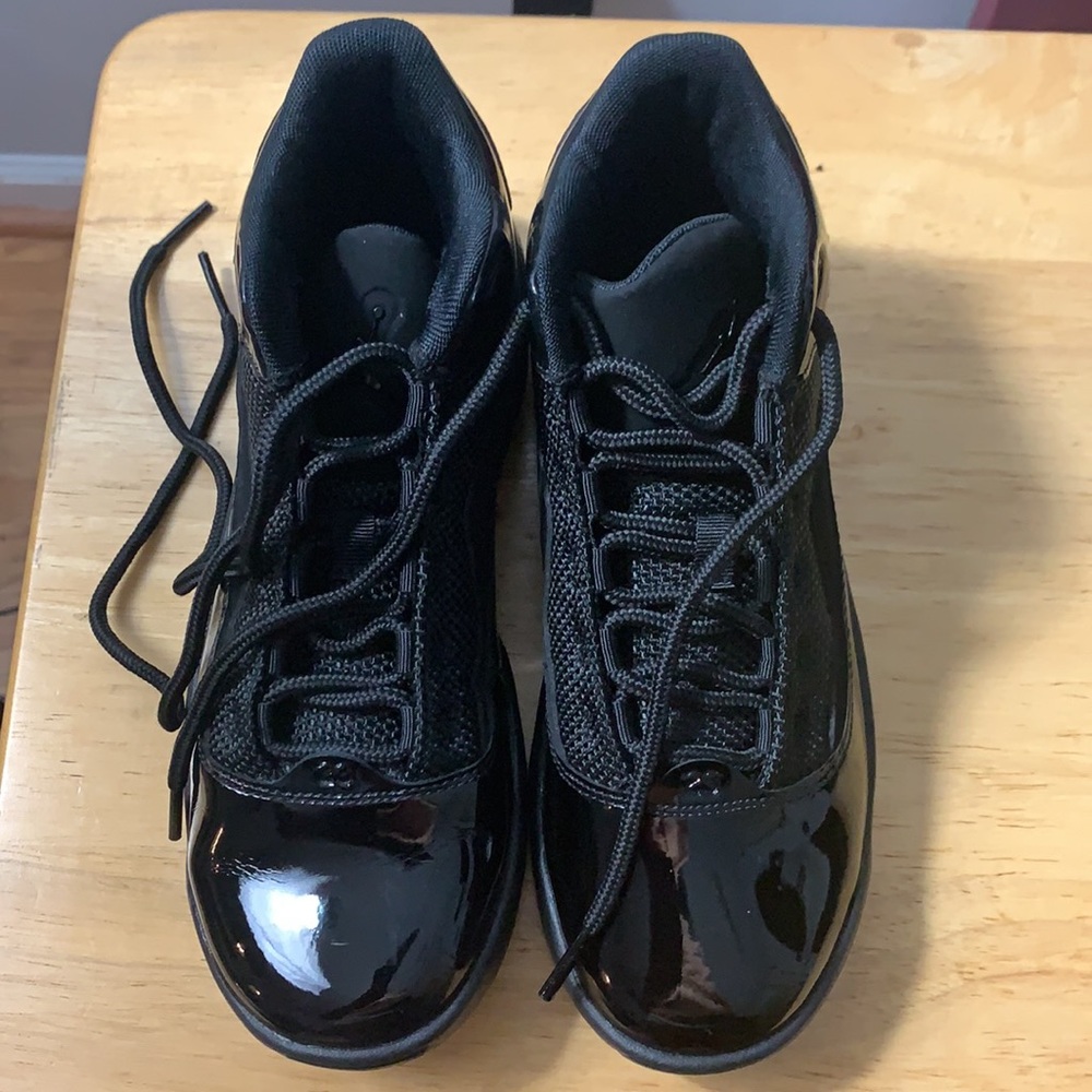 Jordan Black Tennis Shoes - Picture 2 of 4